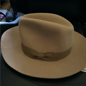 Tan hat